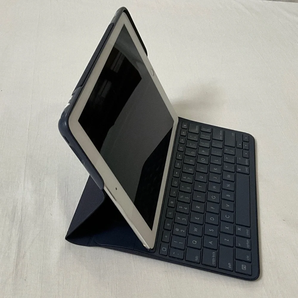 LOGI CREATE Keyboard Hard Case Blue
